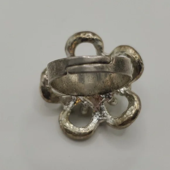 Lot of Five Vintage Costume Rings, Sizes 7-9 (including Trifari) - Picture 8 of 11